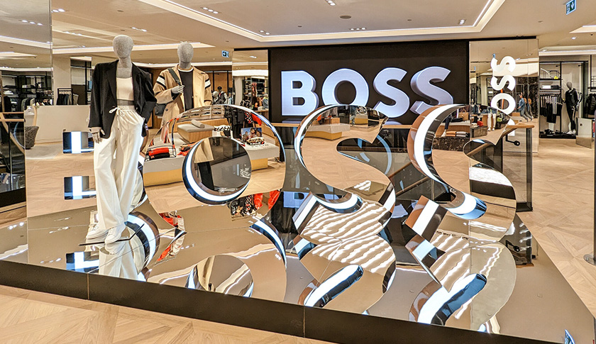 Entrance area of a BOSS store (Photo)