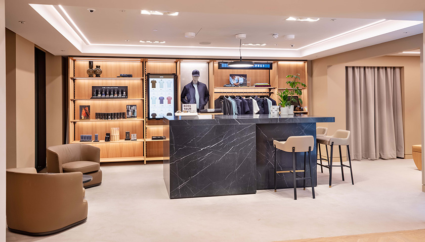 Powerful Touchpoints – Inside of the HUGO BOSS store on Oxford street, counter area (Photo)